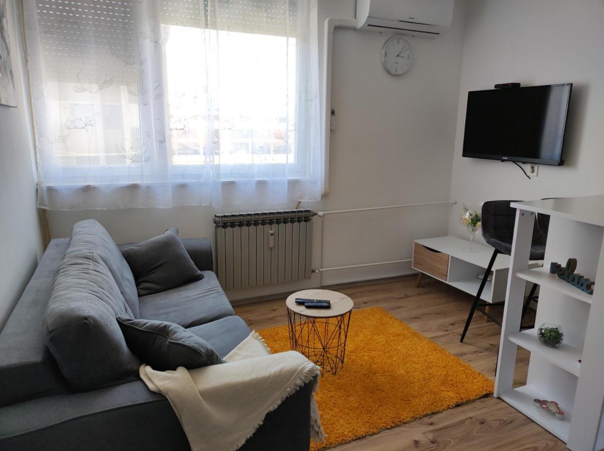 Apartman Emy 카를로바츠 외부 사진