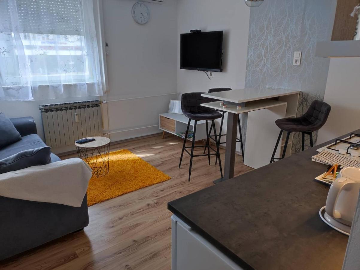 Apartman Emy 카를로바츠 외부 사진