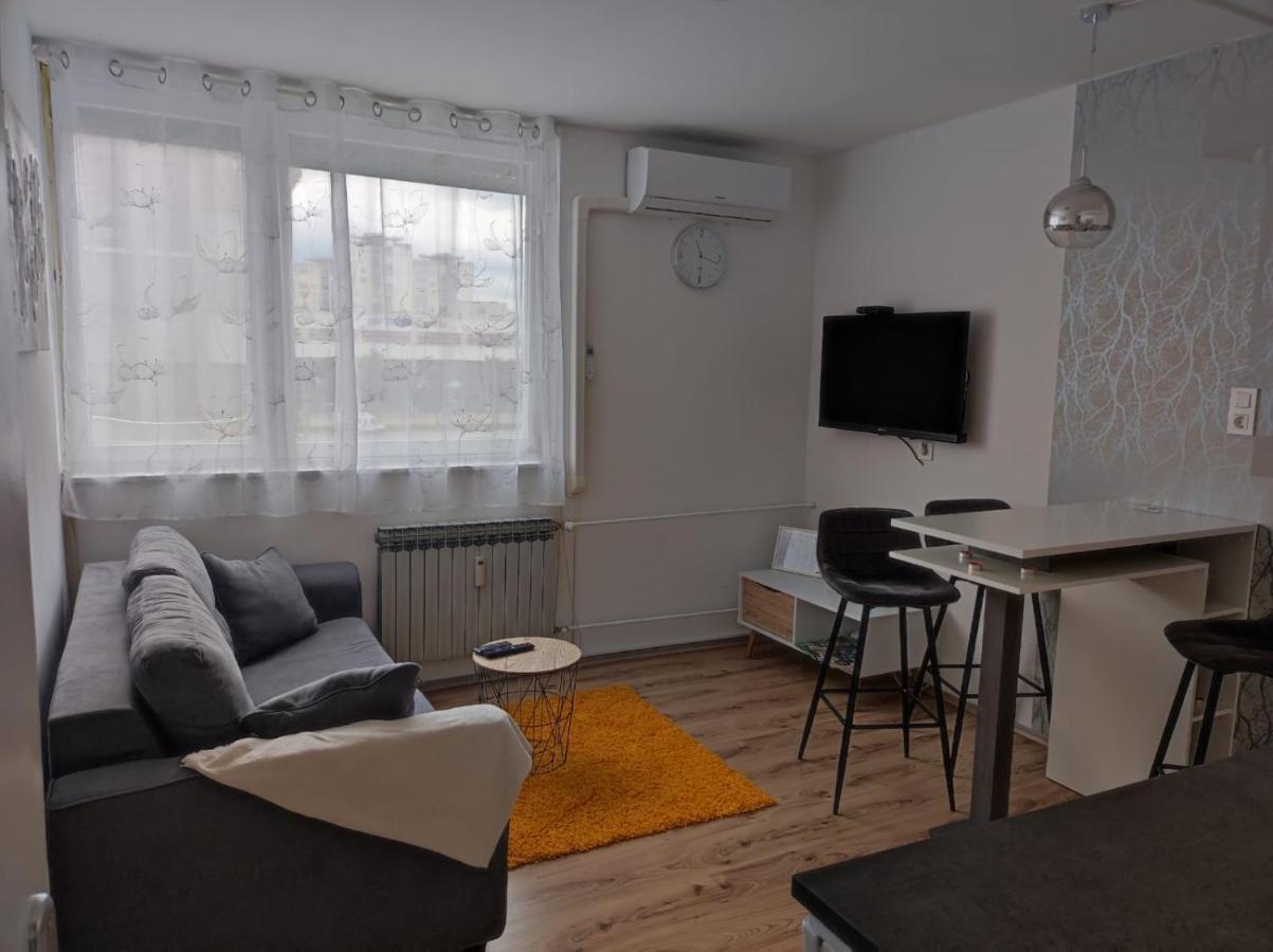 Apartman Emy 카를로바츠 외부 사진