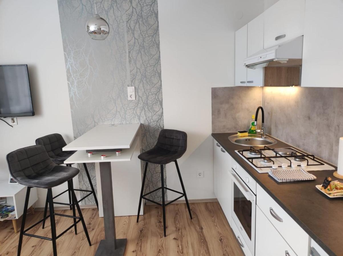 Apartman Emy 카를로바츠 외부 사진