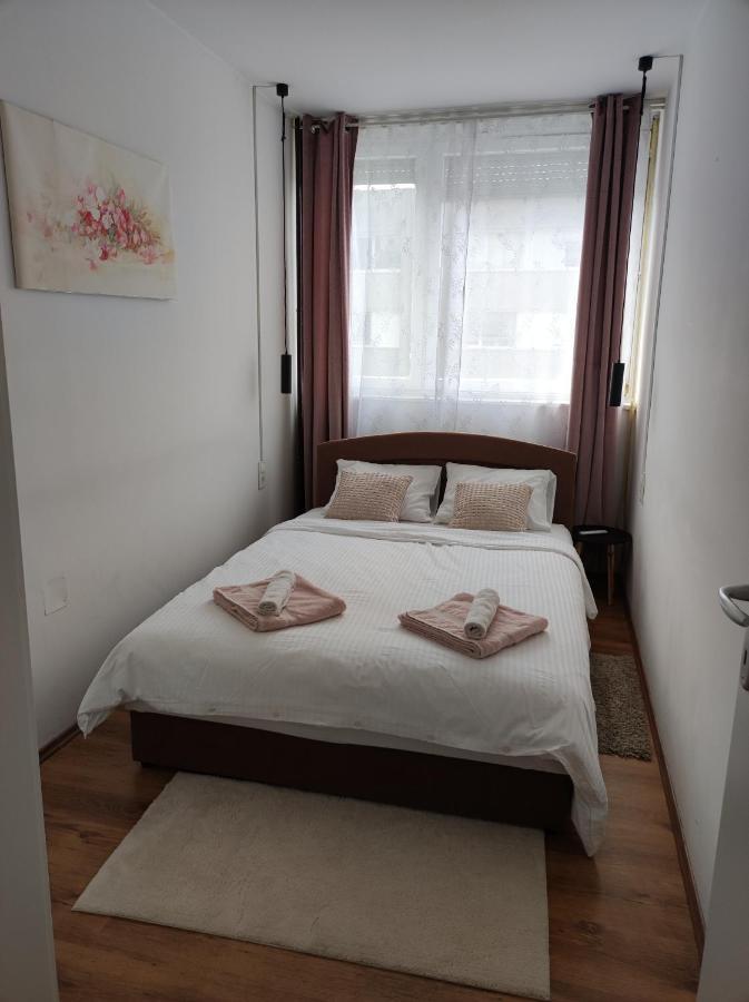 Apartman Emy 카를로바츠 외부 사진